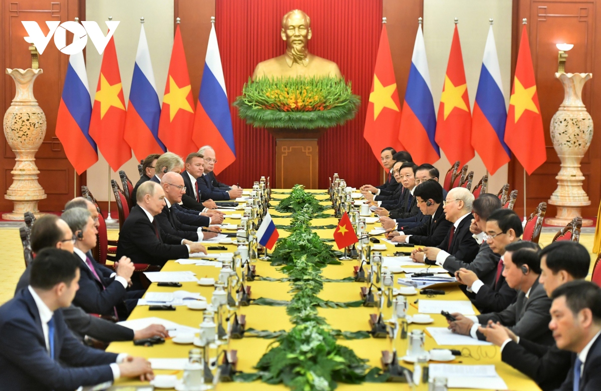 President Putin hails productive Vietnam talks, wishes further cooperation