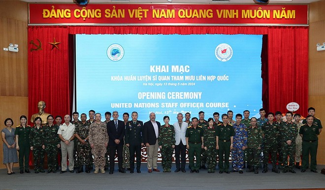 UN peacekeeping training course for staff officers opens in Hanoi