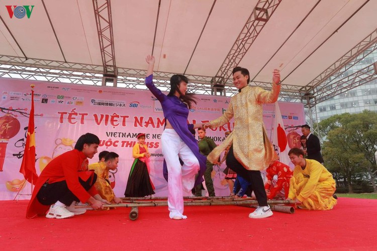 Vietnamese Expats Throw Festive Parties Ahead Of The Lunar New Ye