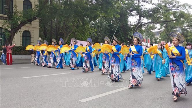 Áo dài- di sản văn hóa trong lòng người Việt - ảnh 2