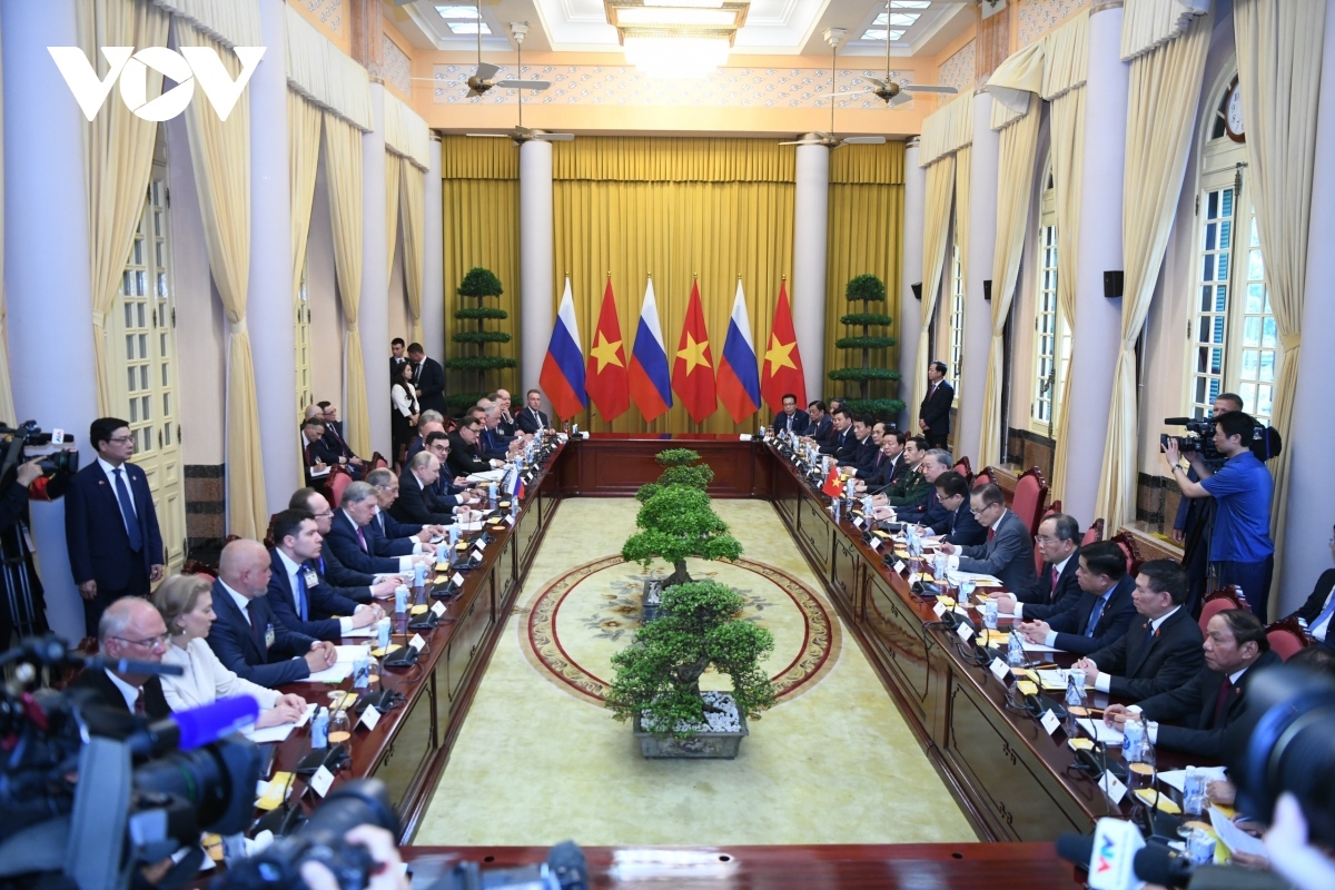 Vietnam, Russia sign several cooperative agreements during Putin’s visit