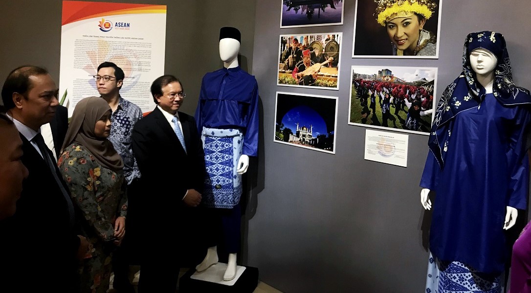 Traditional Asean Costumes On Display In Hanoi 