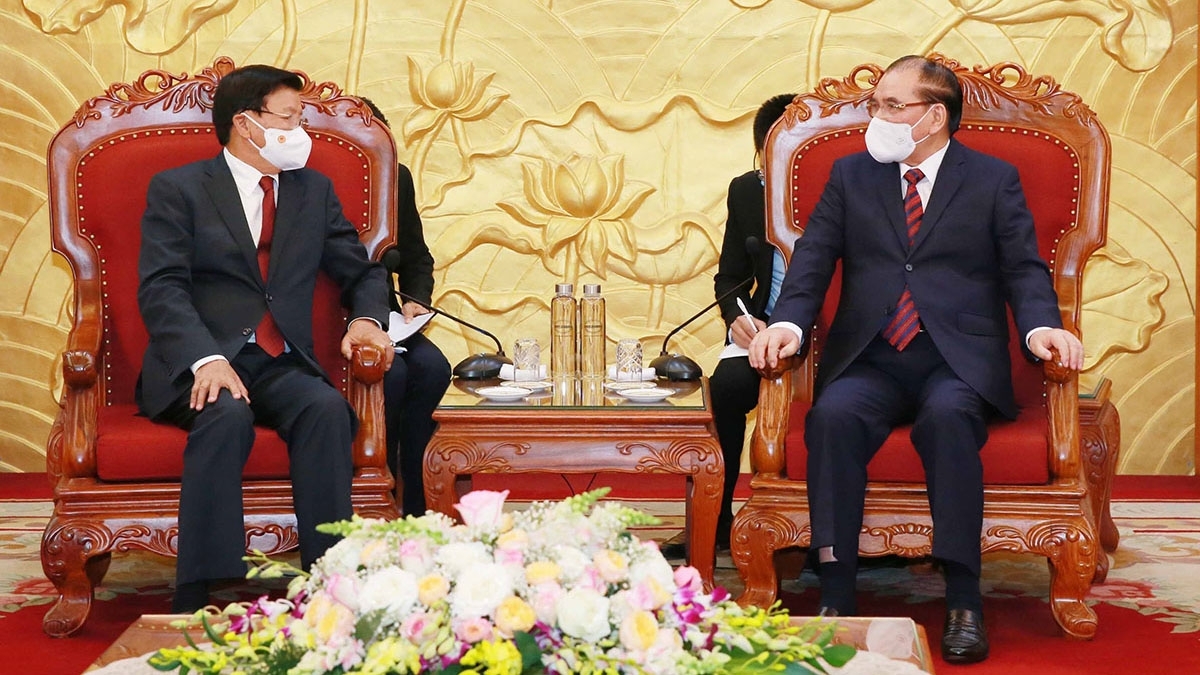 Lao leader vows to foster special relationship with Vietnam